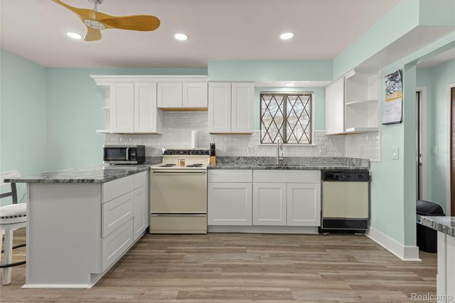 3376 Heritage Parkway, Dearborn, MI 48124