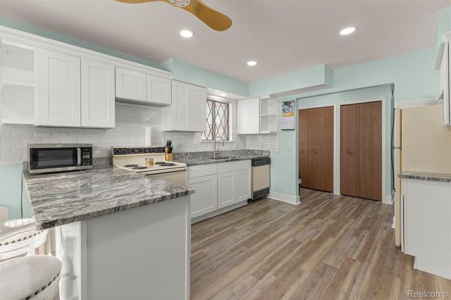 3376 Heritage Parkway, Dearborn, MI 48124