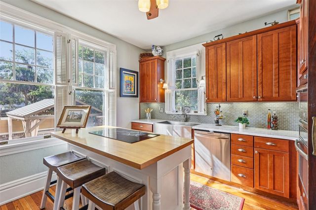 422 S CENTER STREET, Eustis, FL 32726