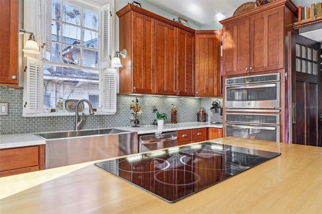 422 S CENTER STREET, Eustis, FL 32726