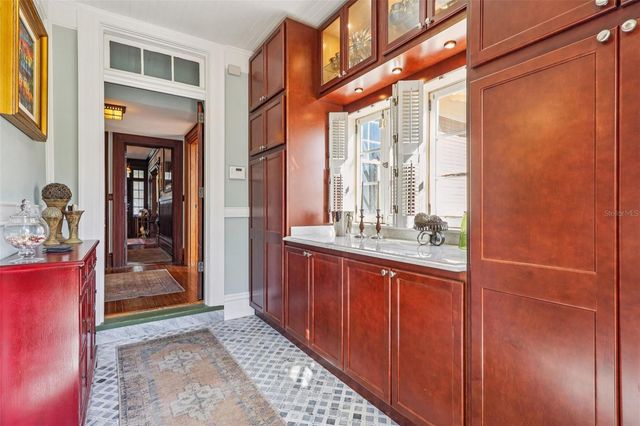 422 S CENTER STREET, Eustis, FL 32726