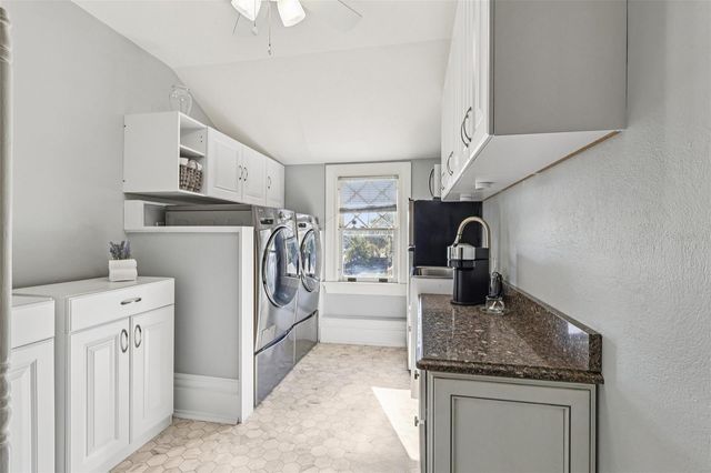 422 S CENTER STREET, Eustis, FL 32726