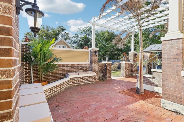 422 S CENTER STREET, Eustis, FL 32726