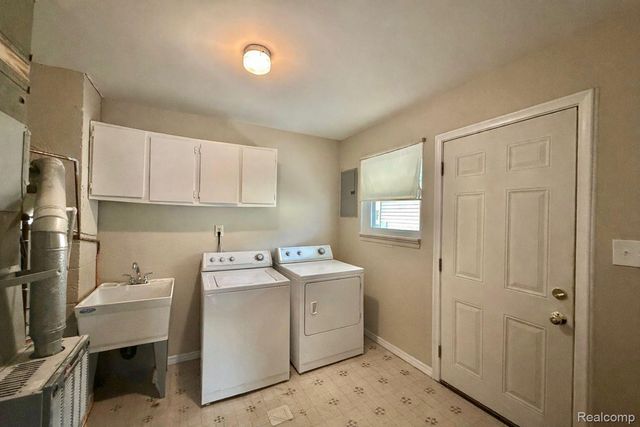 17245 Ivanhoe Street, Roseville, MI 48066