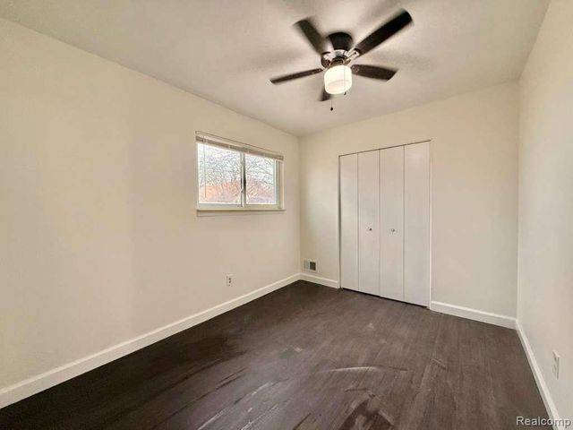 17245 Ivanhoe Street, Roseville, MI 48066