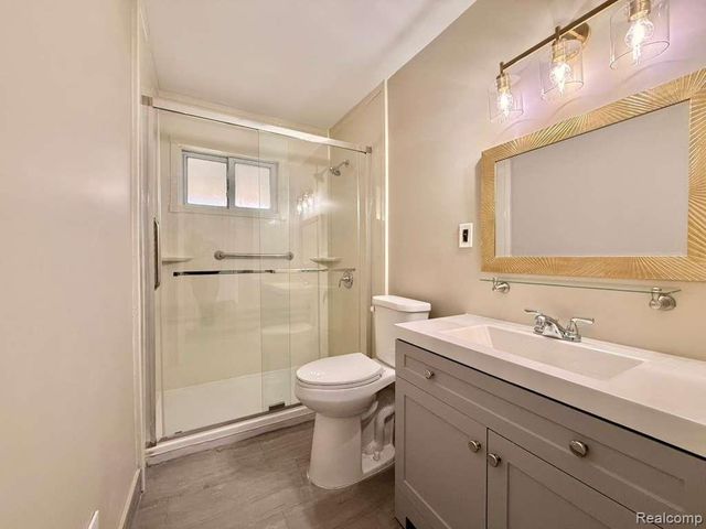 17245 Ivanhoe Street, Roseville, MI 48066