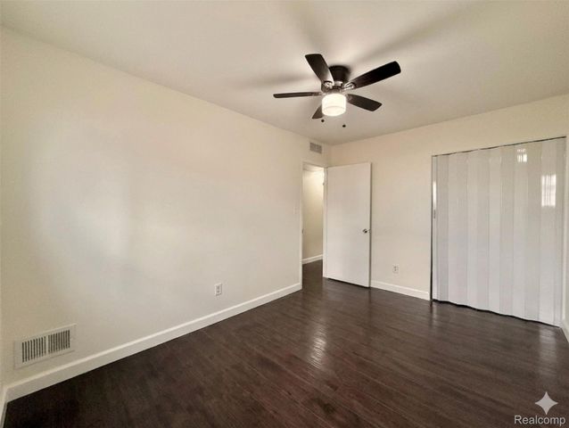 17245 Ivanhoe Street, Roseville, MI 48066