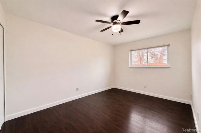 17245 Ivanhoe Street, Roseville, MI 48066