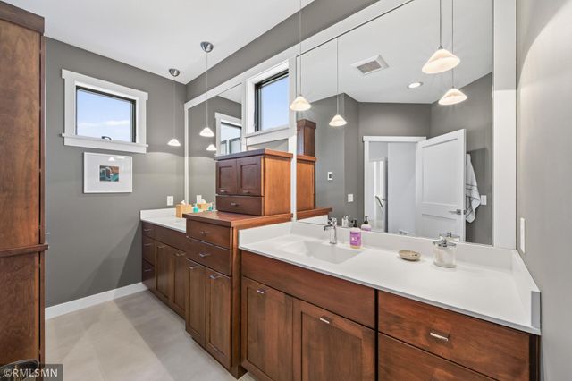 11449 Wildflower Drive N, Lake Elmo, MN 55042