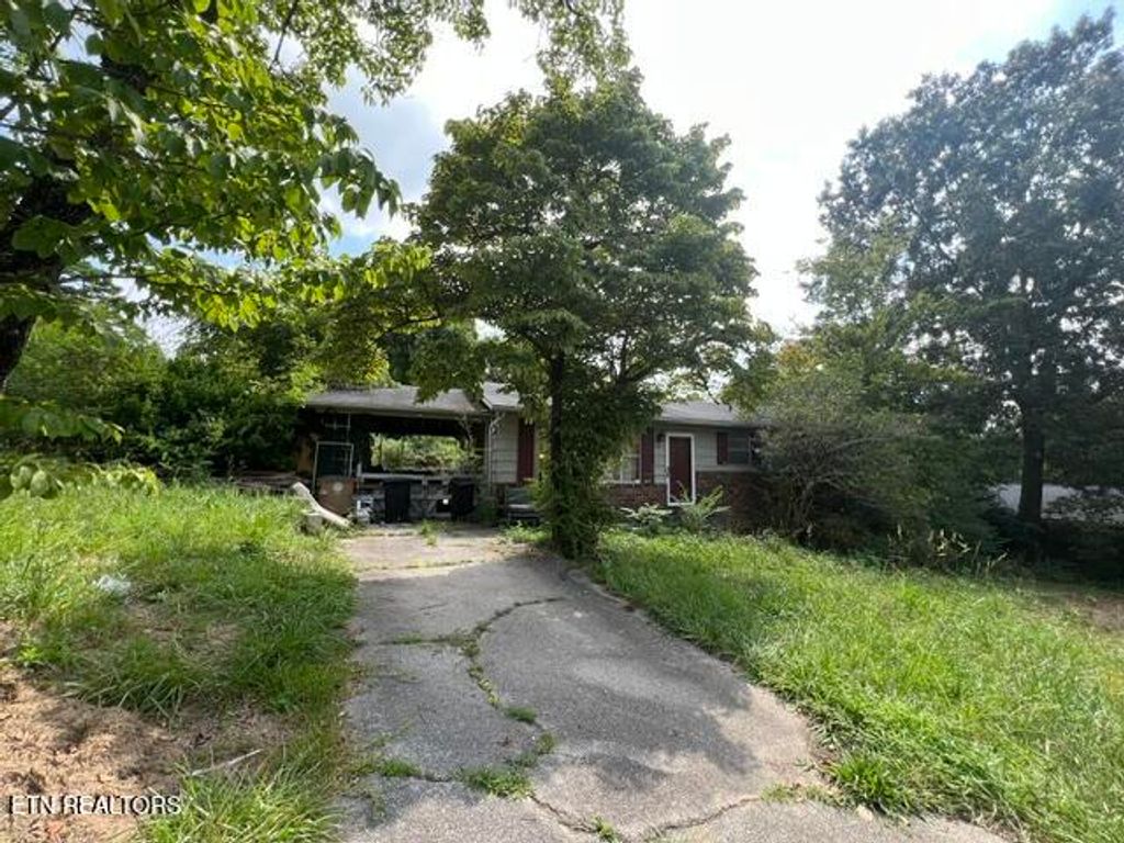 1504 Bradshaw Garden Drive, Knoxville, TN 37912