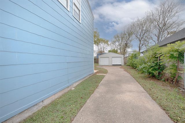 1211 1st Avenue N, Texas City, TX 77590
