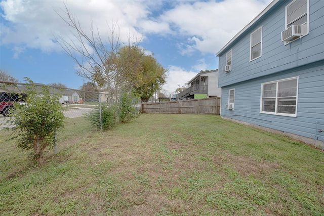 1211 1st Avenue N, Texas City, TX 77590