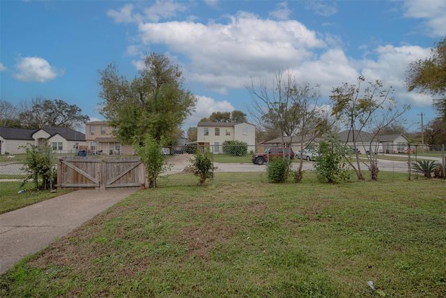 1211 1st Avenue N, Texas City, TX 77590