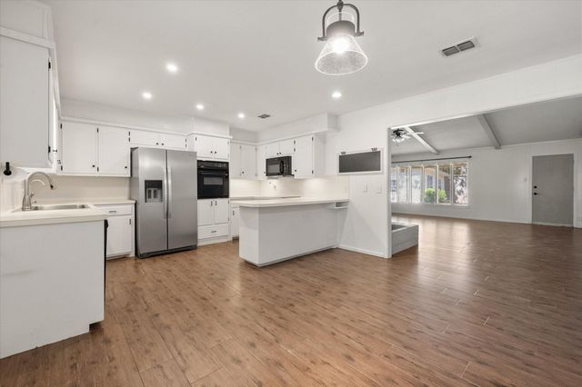 6806 Norfolk Avenue, Lubbock, TX 79413