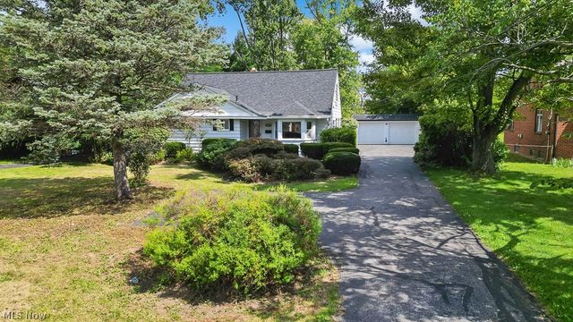 4697 Canterbury Road, North Olmsted, OH 44070