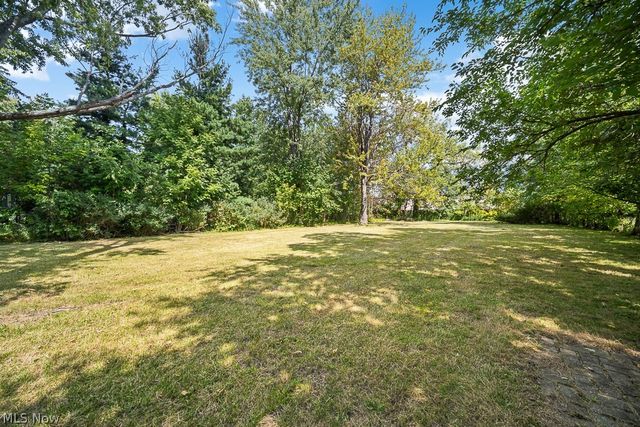 4697 Canterbury Road, North Olmsted, OH 44070