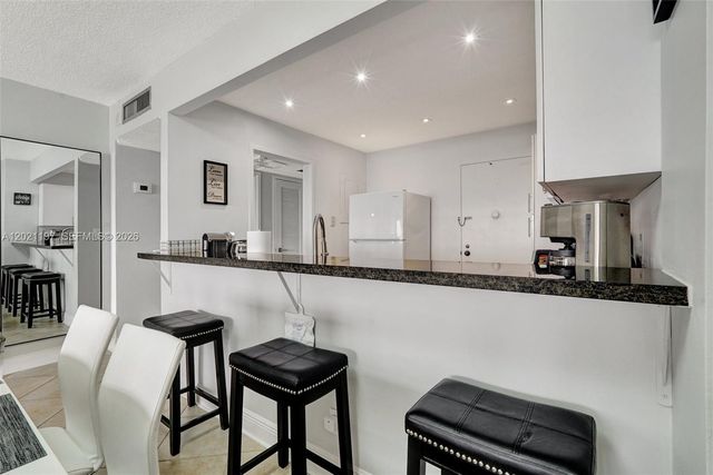 3725 S Ocean Dr 812, Hollywood, FL 33019