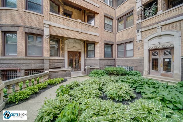945 E Hyde Park Boulevard 2, Chicago, IL 60615