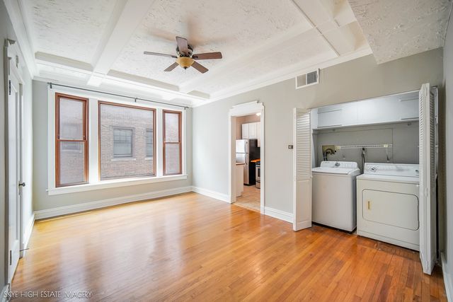 945 E Hyde Park Boulevard 2, Chicago, IL 60615