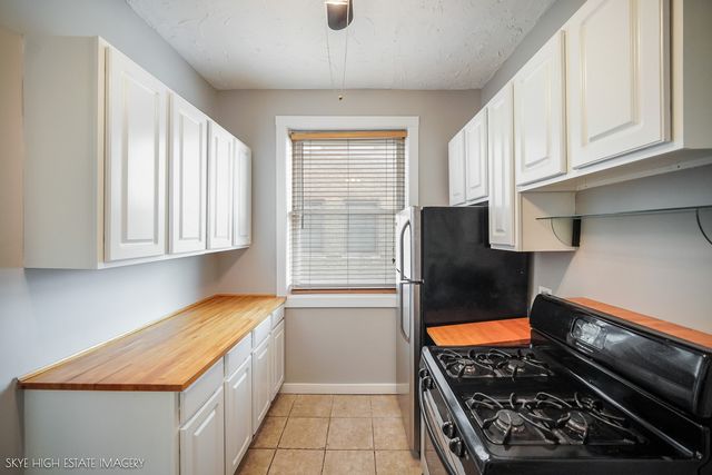 945 E Hyde Park Boulevard 2, Chicago, IL 60615