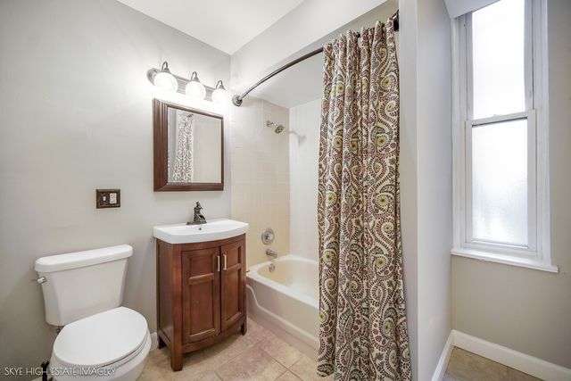 945 E Hyde Park Boulevard 2, Chicago, IL 60615