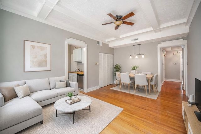 945 E Hyde Park Boulevard 2, Chicago, IL 60615