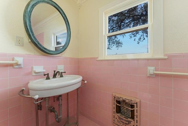 212 Bonnieview ST, Austin, TX 78704