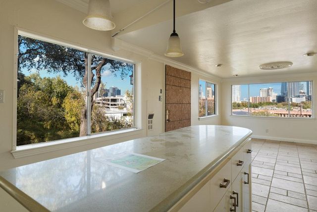 212 Bonnieview ST, Austin, TX 78704