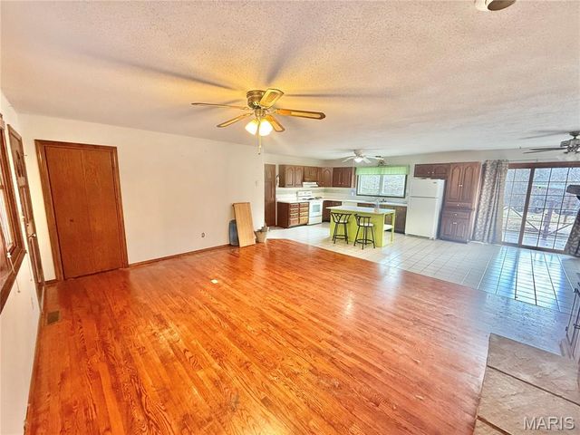 10289 Highway J, Perryville, MO 63775