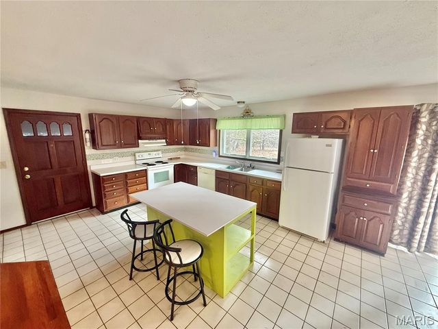 10289 Highway J, Perryville, MO 63775