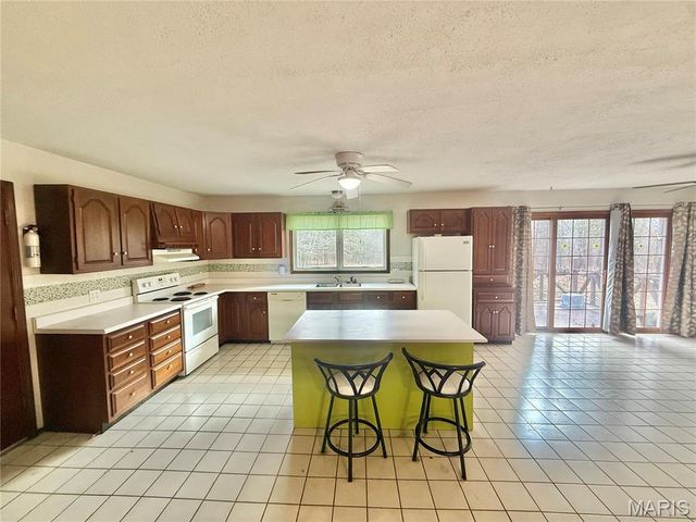 10289 Highway J, Perryville, MO 63775