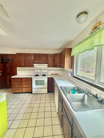 10289 Highway J, Perryville, MO 63775