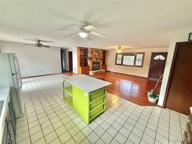 10289 Highway J, Perryville, MO 63775