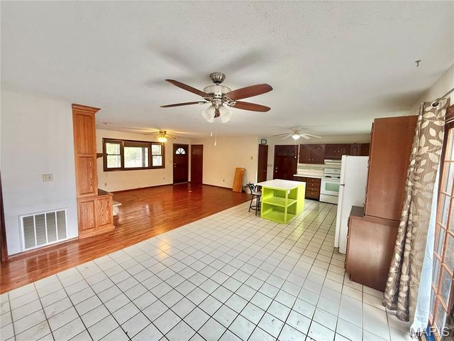 10289 Highway J, Perryville, MO 63775