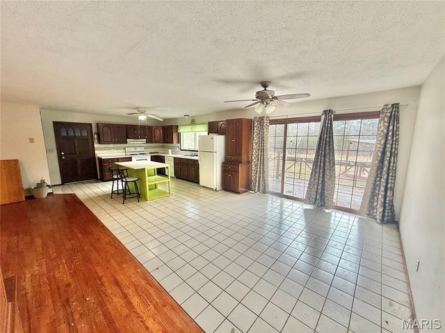 10289 Highway J, Perryville, MO 63775