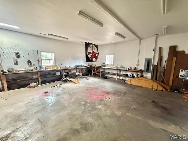 10289 Highway J, Perryville, MO 63775