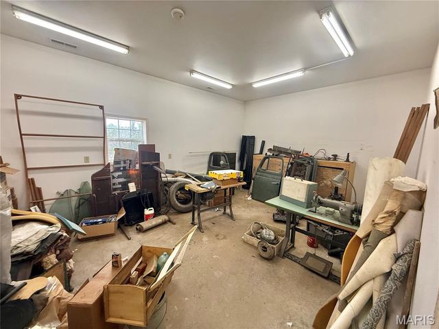 10289 Highway J, Perryville, MO 63775