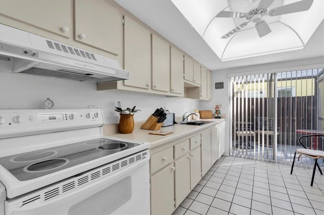 3528 SILVER PINE COURT 89, Sarasota, FL 34231