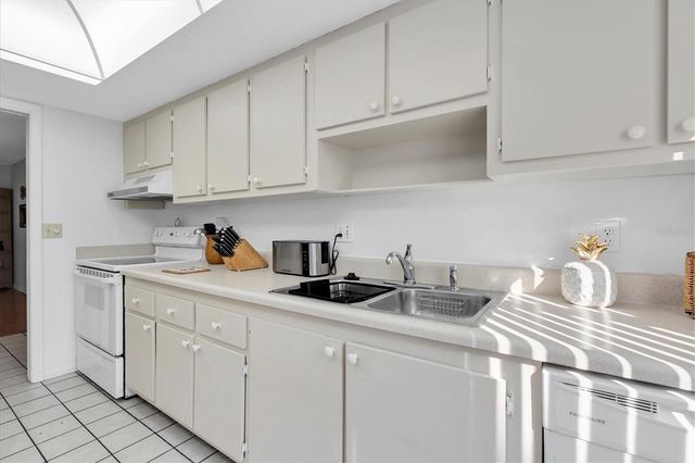 3528 SILVER PINE COURT 89, Sarasota, FL 34231