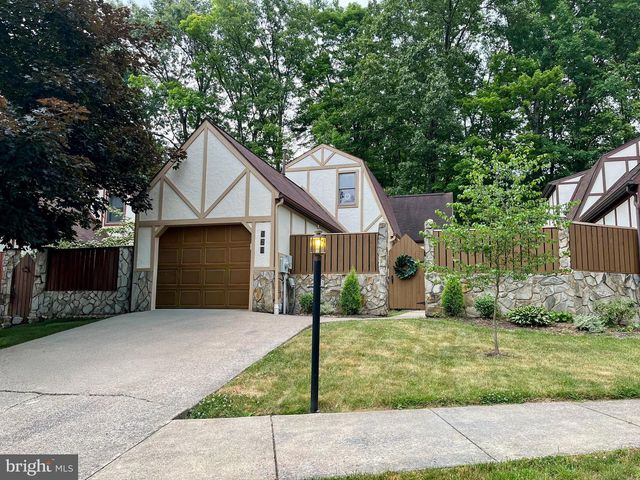 121 WESTMINSTER CT, State College, PA 16803