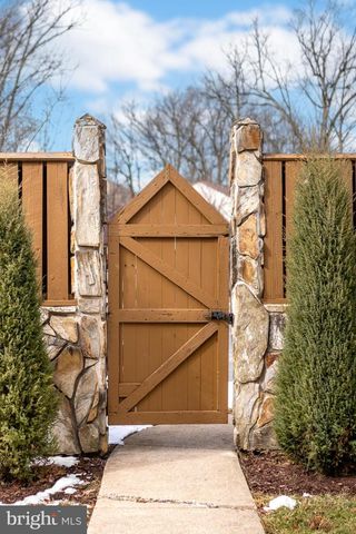 121 WESTMINSTER CT, State College, PA 16803