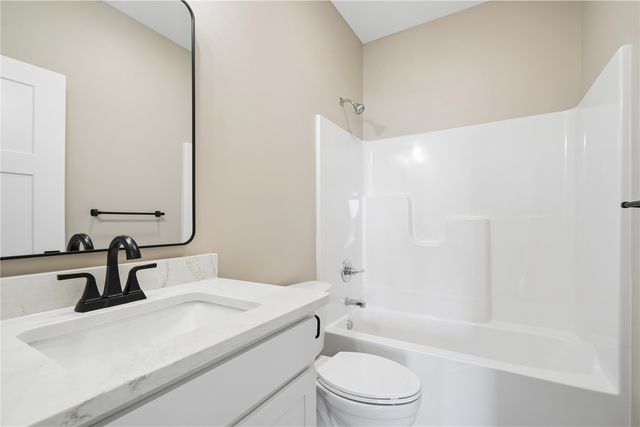 1426 Echo Ridge Ln, Marion, IA 52302