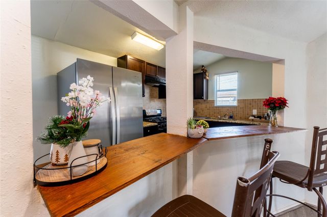 2010 Caplin Street A, Houston, TX 77026