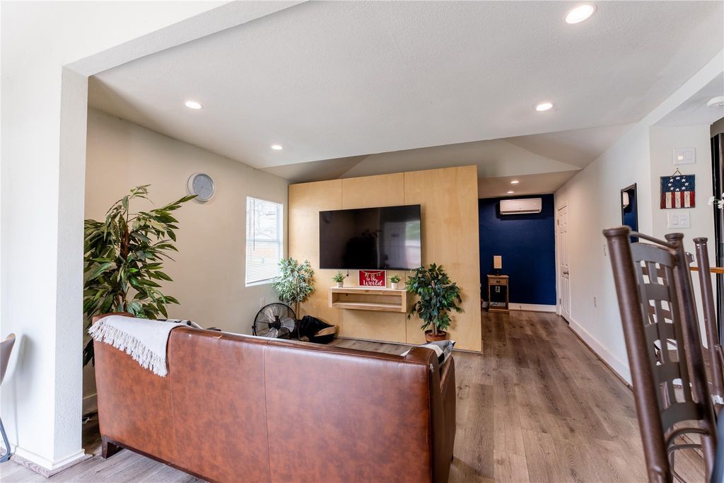 2010 Caplin Street A, Houston, TX 77026