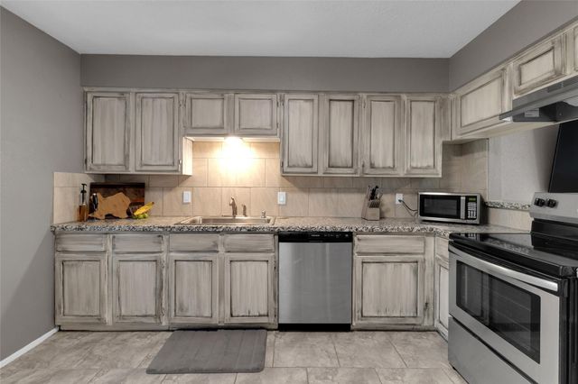 2202 Papoose Trail, Crosby, TX 77532