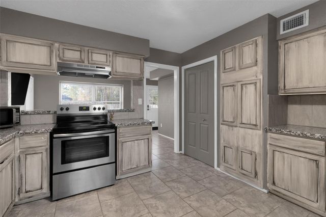 2202 Papoose Trail, Crosby, TX 77532