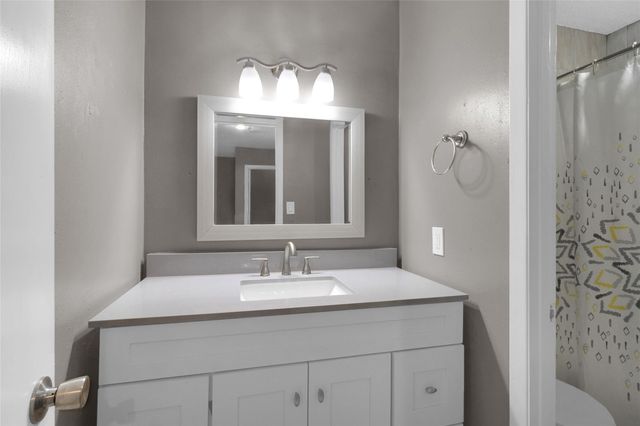 2202 Papoose Trail, Crosby, TX 77532