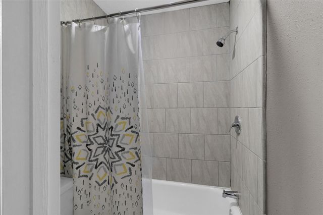 2202 Papoose Trail, Crosby, TX 77532