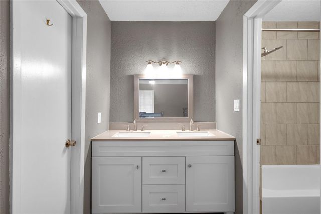 2202 Papoose Trail, Crosby, TX 77532