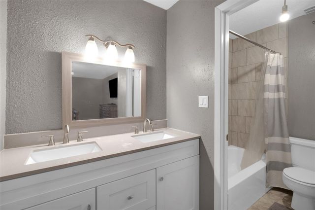 2202 Papoose Trail, Crosby, TX 77532